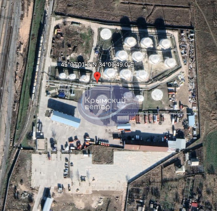 вблизи Симферополя горит нефтебаза