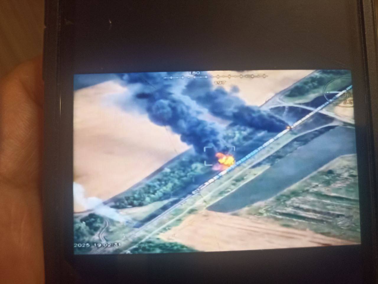 Под Токмаком горит российский эшелон с топливом