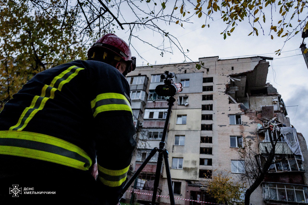 Последствия взрыва в многоквартирном доме в Хмельницком