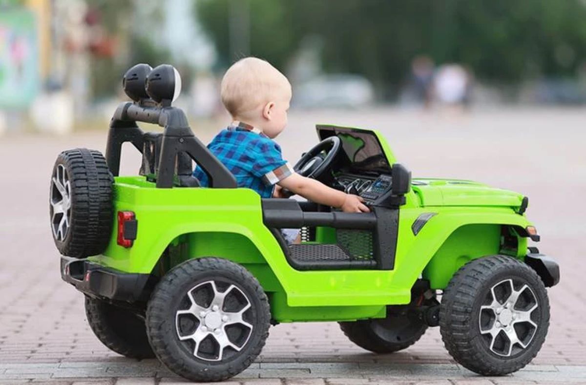 машина на акумуляторі для дітей
