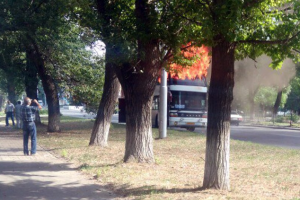 в Макеевке сгорел автобус "Горловка - Ростов"