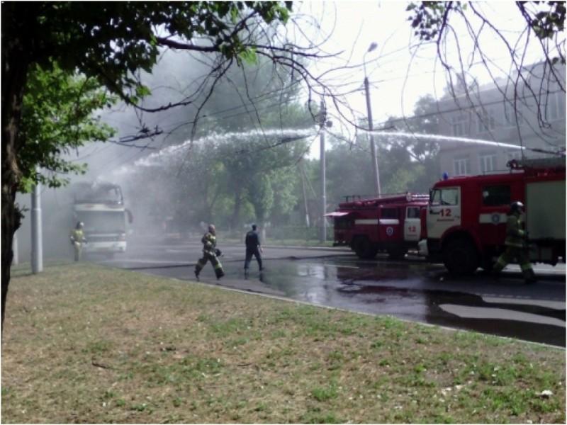 в Макеевке сгорел автобус "Горловка - Ростов"