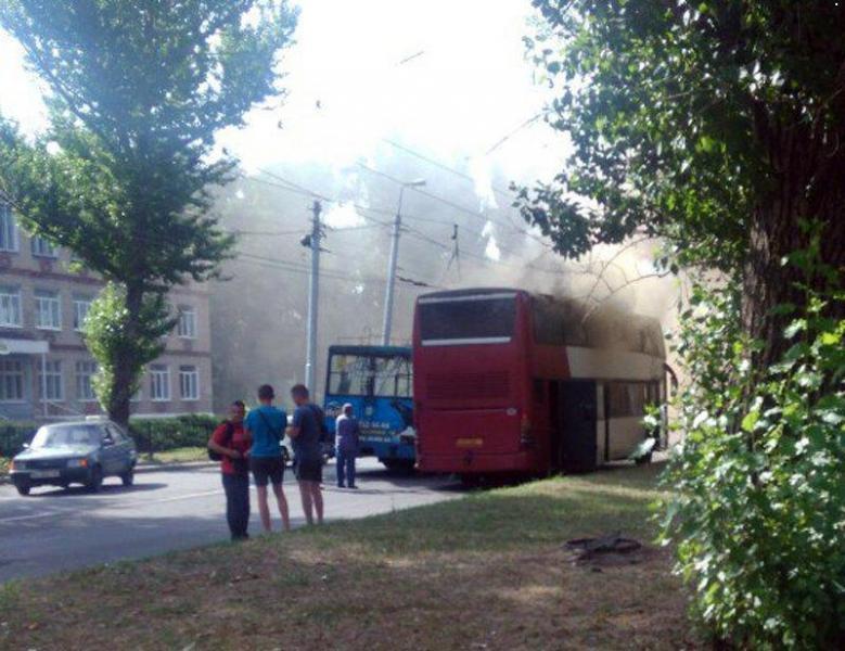 в Макеевке сгорел автобус "Горловка - Ростов"