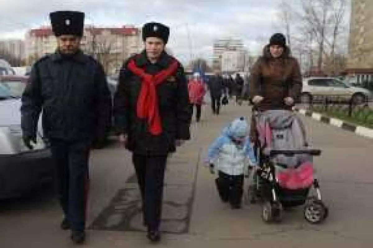 Первые народные дружины приступили к патрулированию Луганска