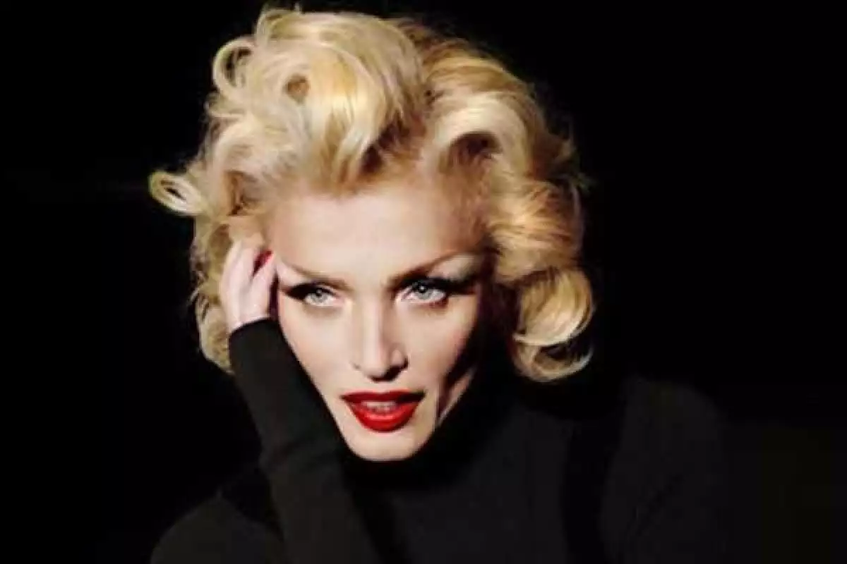 Певица Лайма Вайкуле послала "к черту" российскую журналистку за вопрос о гастрольном туре по Украине