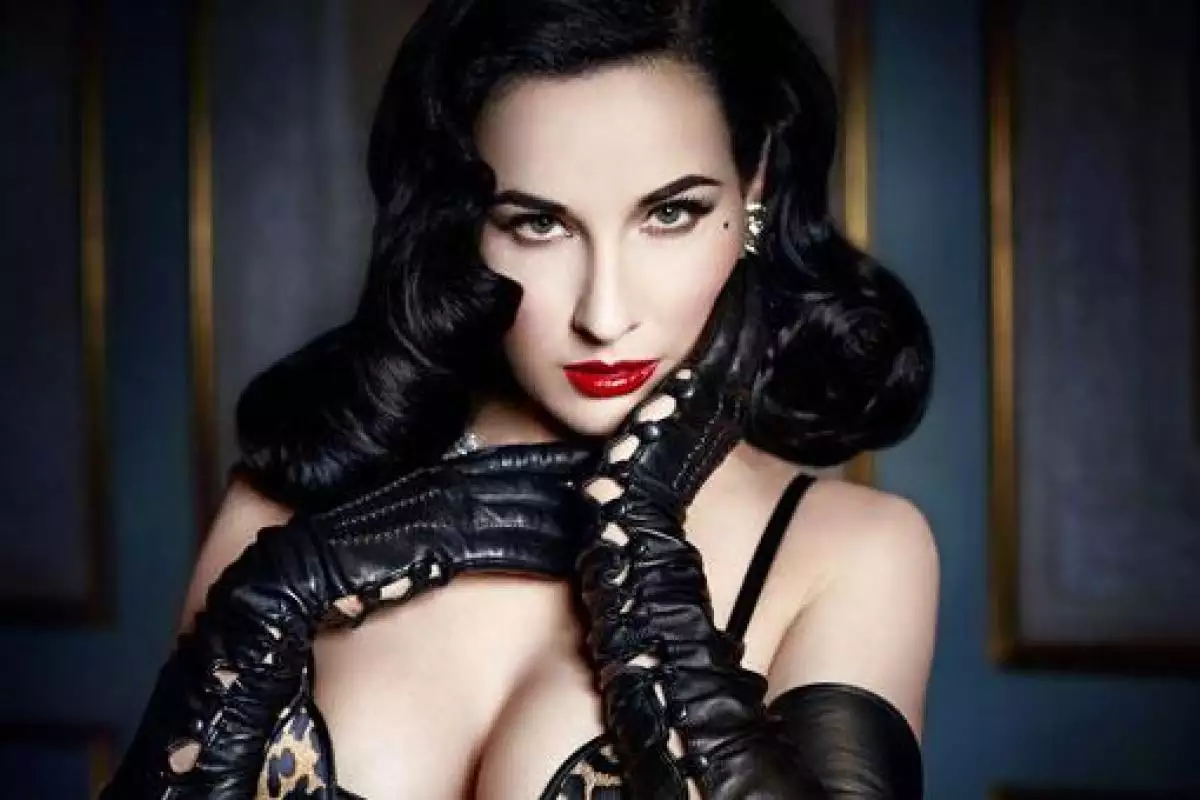 Бурлеск-дива Дита фон Диз опубликовала в Instagram новое откровенное фото