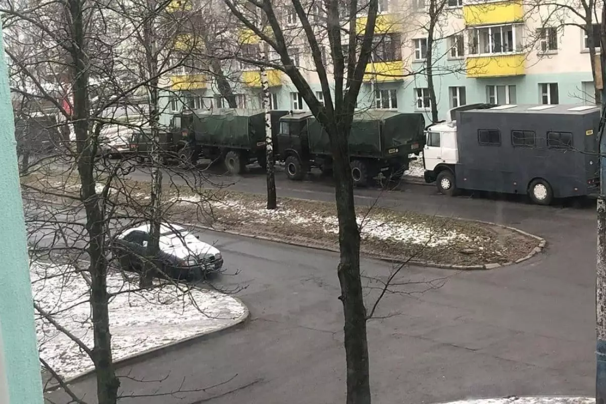 Марш волі у Білорусі: В центр Мінська силовики стягнули водомети, автозаки та броньовики Марш волі у Білорусі: В центр Мінська силовики стягнули водомети, автозаки та броньовики