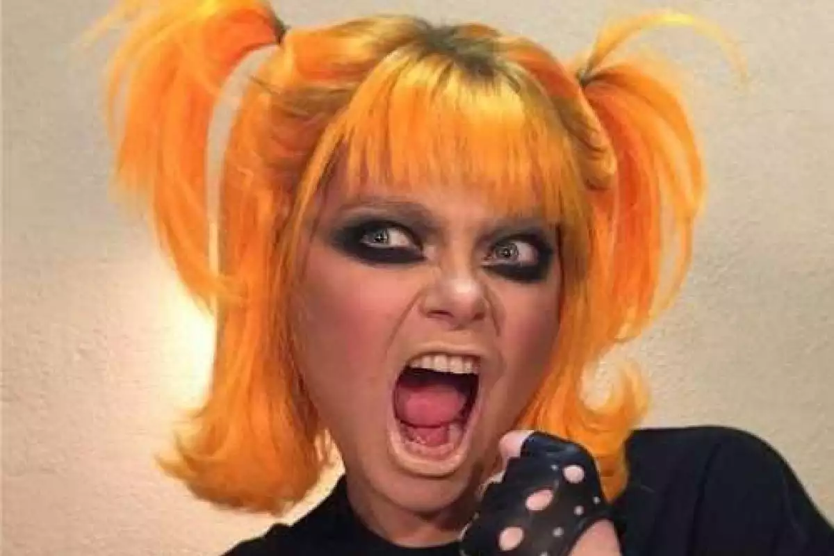 Наташа Королева покрасила волосы в ярко-рыжий цвет Наташа Королева покрасила волосы в ярко-рыжий цвет