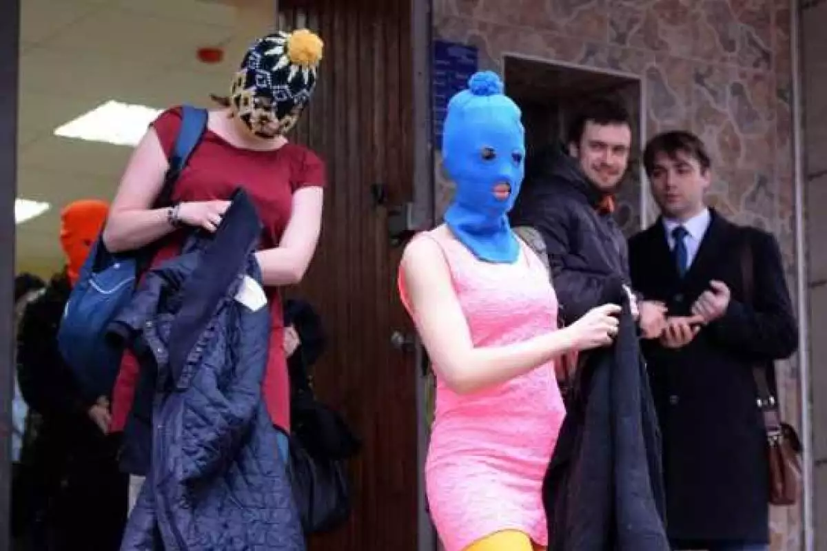 Pussy Riot : задержали, допросили, отпустили Pussy Riot : задержали, допросили, отпустили