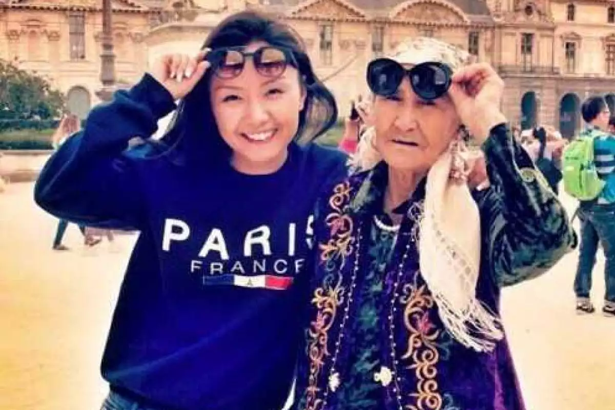 80-летняя бабушка стала звездой Facebook после того, как покаталась на всех аттракционах в Диснейленде 80-летняя бабушка стала звездой Facebook после того, как покаталась на всех аттракционах в Диснейленде