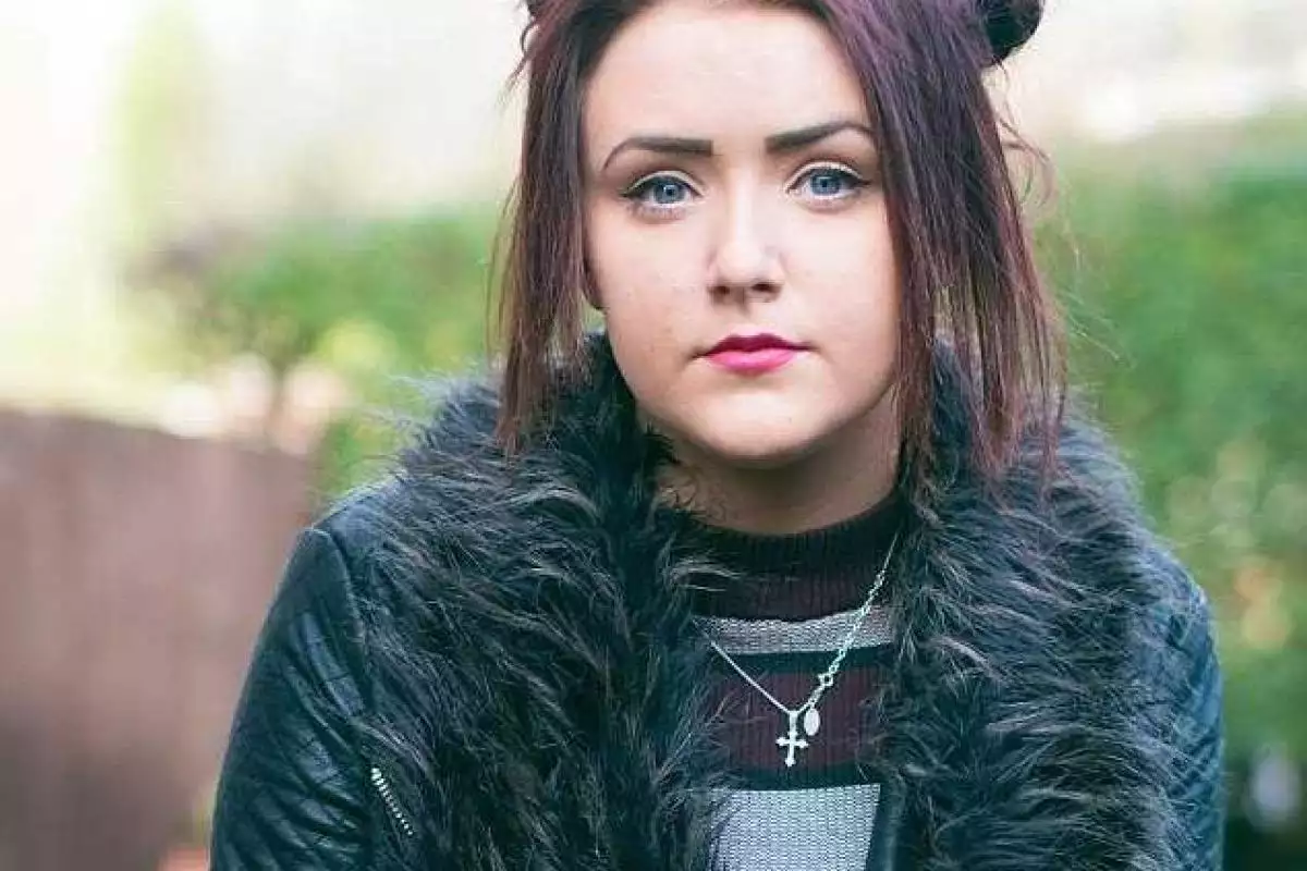 Из-за страшной патологии юная британка превращается в героиню фильма ужасов