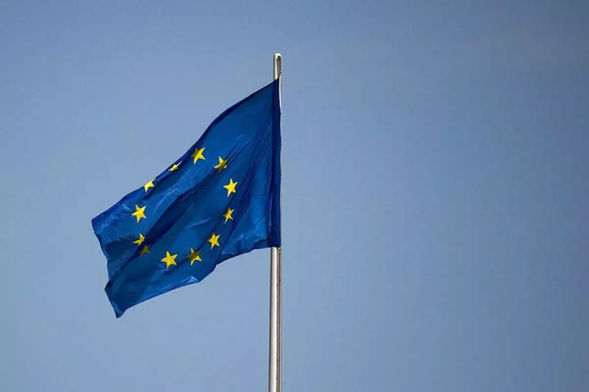 Совет ЕС вычеркнул Украину из "зеленого" списка для путешествий