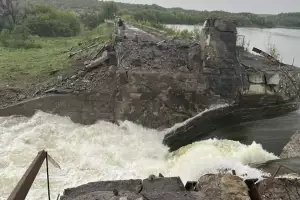 Россияне разрушили Карловскую дамбу в Донецкой области: подтоплено 6 домохозяйств - видео