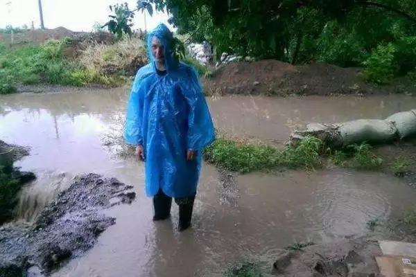 Волонтеры: после сильного ливня из блиндажей вокруг Мариуполя... выплывали