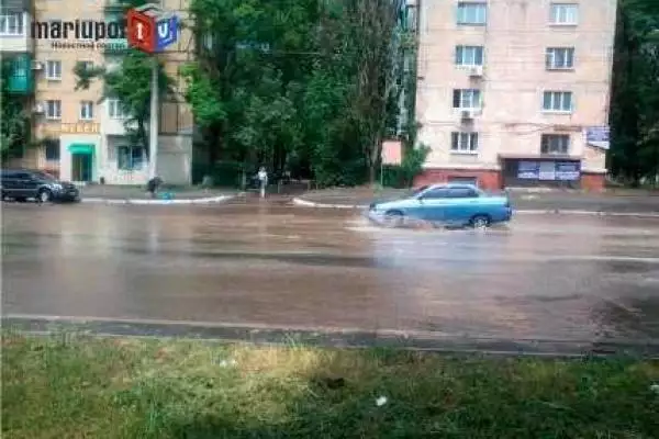 Волонтеры: после сильного ливня из блиндажей вокруг Мариуполя... выплывали